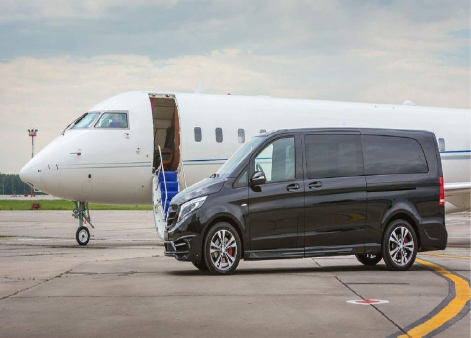 Luxurious 10-Passenger Vans for Airport Transfers