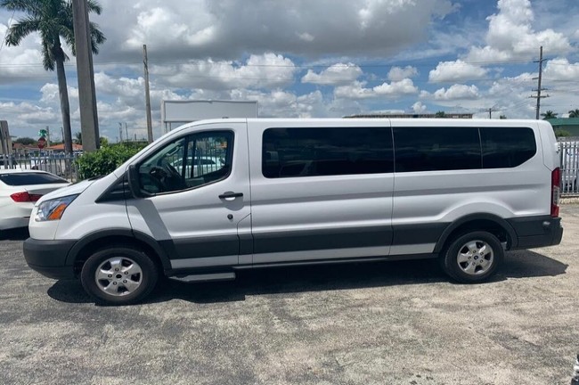 ford 12 passenger van rental